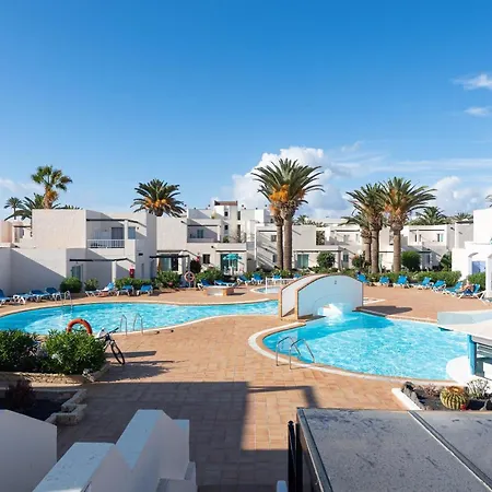 Homeforguest 15 Con Terraza Y Piscina En *