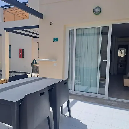 Apartment Homeforguest 15 Con Terraza Y Piscina En