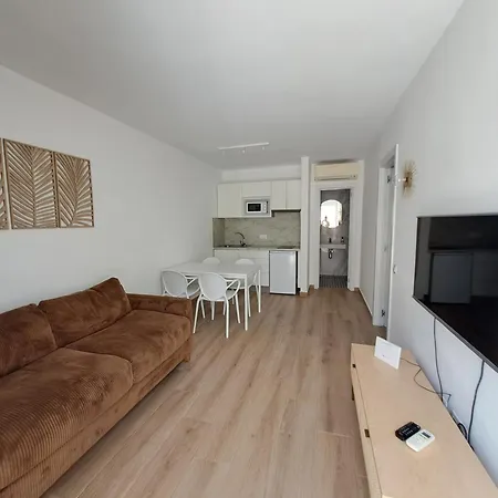 Apartment Homeforguest 15 Con Terraza Y Piscina En